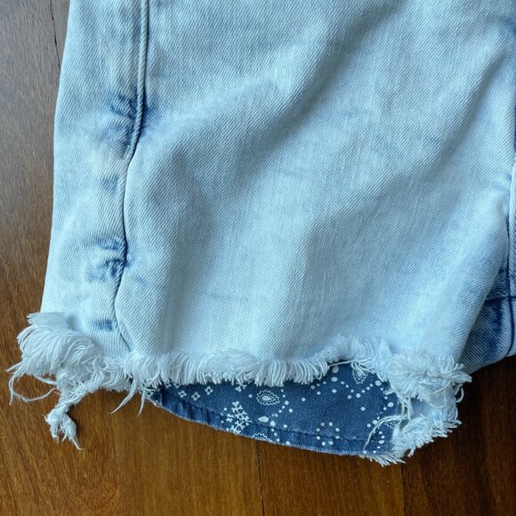 Old Navy Sz 2 Denim "cut off" Shorts - Picture 3 of 6